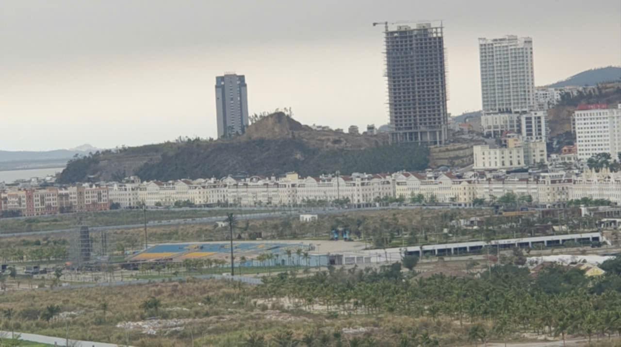 The shophouse fund in Ha Long is still very large, many people are planning to invest in hotel business but there are no customers so they still close to do so. Photo: Nguyen Hung