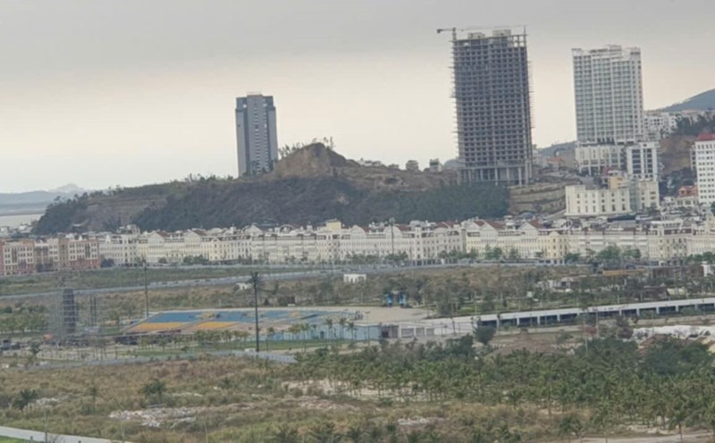 The shophouse fund in Ha Long is still very large, many people are planning to invest in hotel business but there are no customers so they still close to do so. Photo: Nguyen Hung