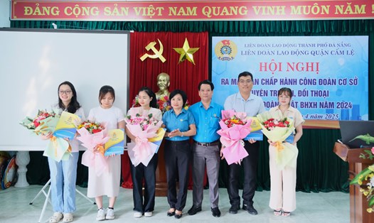 Liên đoàn Lao động quận Cẩm Lệ, thành phố Đà Nẵng thành lập mới 3 công đoàn cơ sở khu vực ngoài nhà nước. Ảnh: Trà Vân
