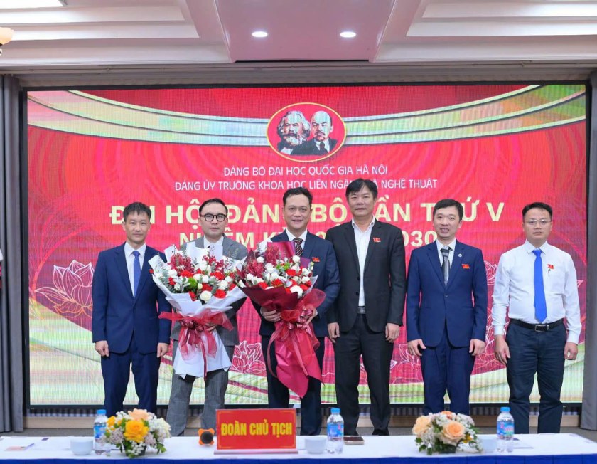 The School of Interdisciplinary Sciences and Arts has just successfully organized the School Party Congress. Photo: DVCC