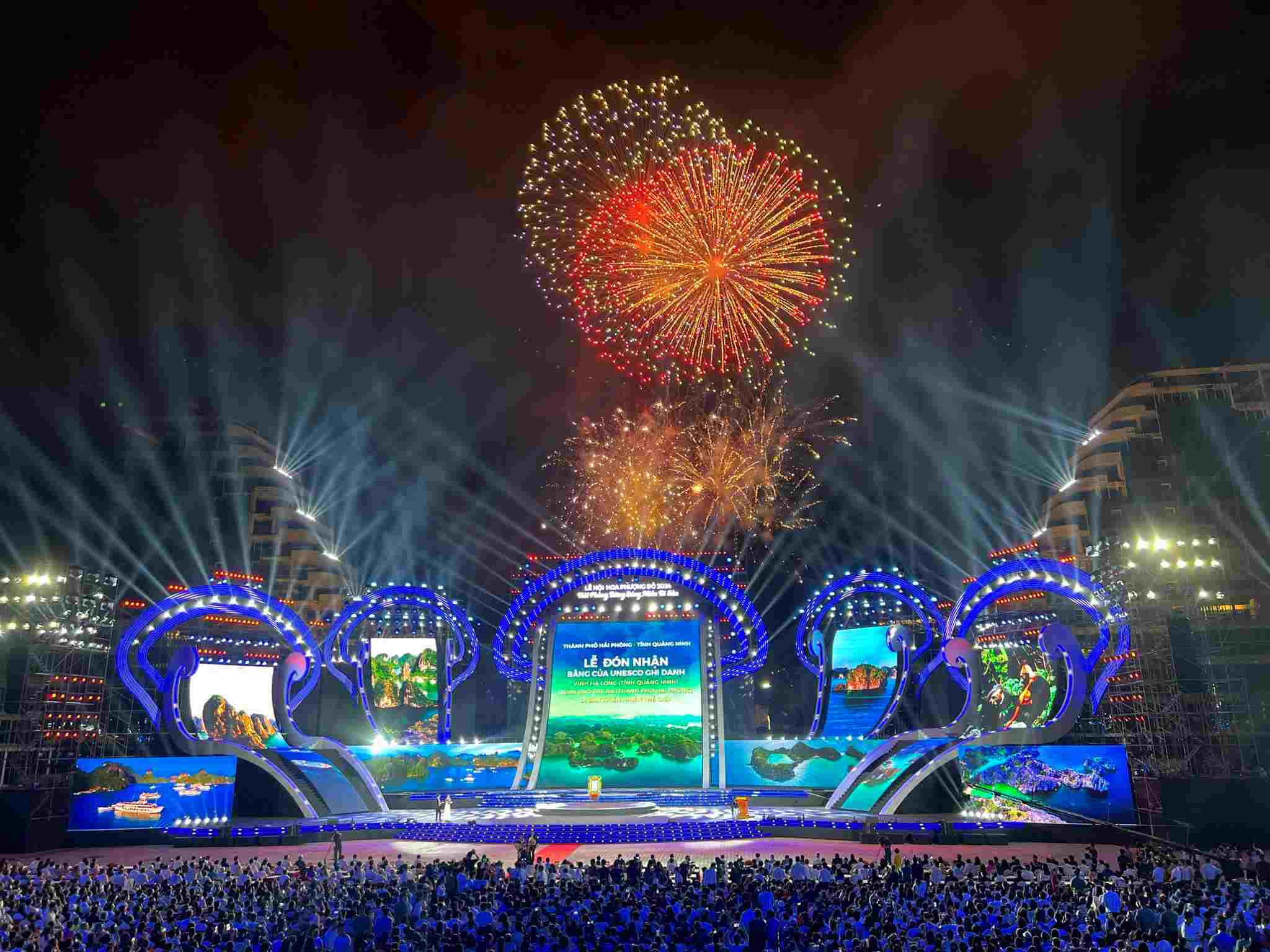 Hai Phong will launch 6 fireworks displays at the opening ceremony of the 2025 Red Flower Ceremony. Photo: Traon Hieu
