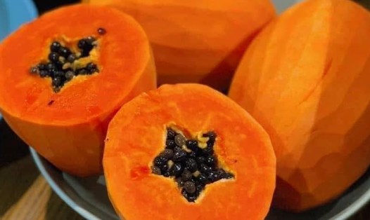Đu đủ là một trong những nguồn cung cấp vitamin C cho trẻ. Ảnh: Kiều Vũ