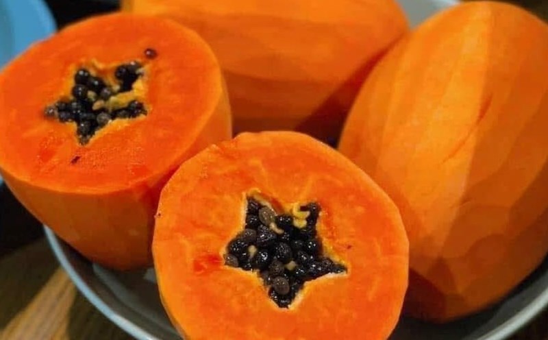 Papaya is one of the sources of vitamin C for children. Photo: Kieu Vu