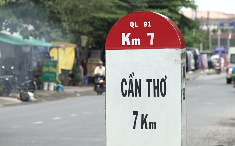 Km7 column of National Highway 91 in Can Tho. Photo: Ta Quang
