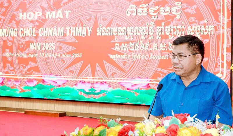 Deputy Minister of Ethnic Minorities and Religions Y Thong spoke at the meeting to celebrate Chol Chanh Thmay of the Khmer people in 2025. Photo: Ministry of Ethnic Minorities and Religions
