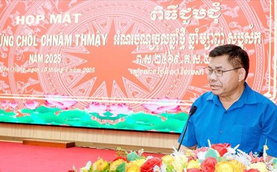 Deputy Minister of Ethnic Minorities and Religions Y Thong spoke at the meeting to celebrate Chol Chanh Thmay of the Khmer people in 2025. Photo: Ministry of Ethnic Minorities and Religions