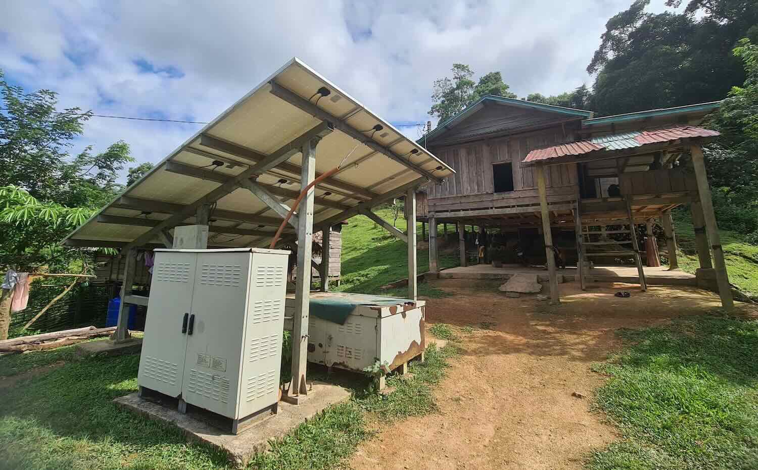 Một dự án cung cấp điện mặt trời cho bà con vùng sâu, vùng xa ở tỉnh Quảng Bình. Ảnh: Nhân Trọng