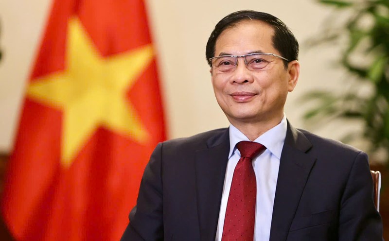 Deputy Prime Minister and Minister of Foreign Affairs Bui Thanh Son answered an interview with the Vietnamese press during the state visit to Vietnam by General Secretary and President of China Xi Jinping. Photo: Ministry of Foreign Affairs