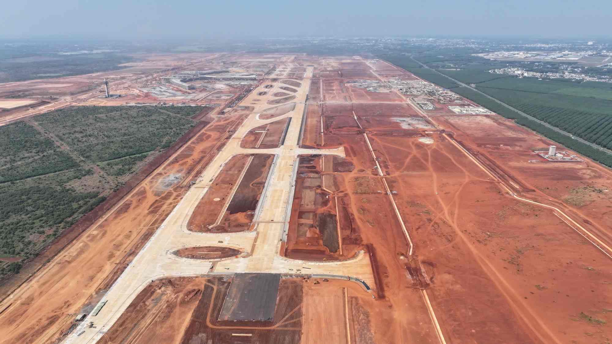 Package 4.6 - Long Thanh airport runway is expected to be completed on April 30. Photo: Ha Anh Chien