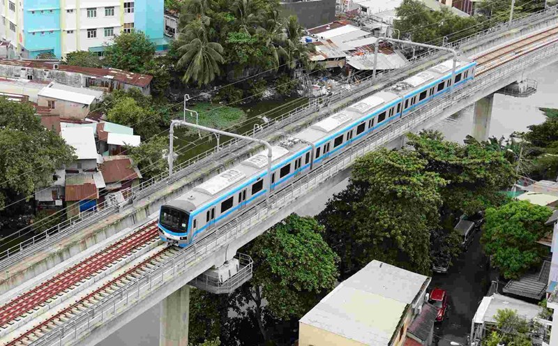 Binh Duong approved the submission of 2 investment options for a 32km long urban railway. Photo: Minh Quan