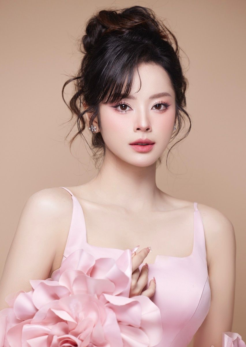Cuoc thi Miss & Mister Ha Noi 2025 vua khep lai voi dem chung ket toa sang cua nhung guong mat sang gia. Dang Ngan Ha, sinh nam 1999, da xuat sac gianh ngoi vi A khoi Ha Noi 2025.
