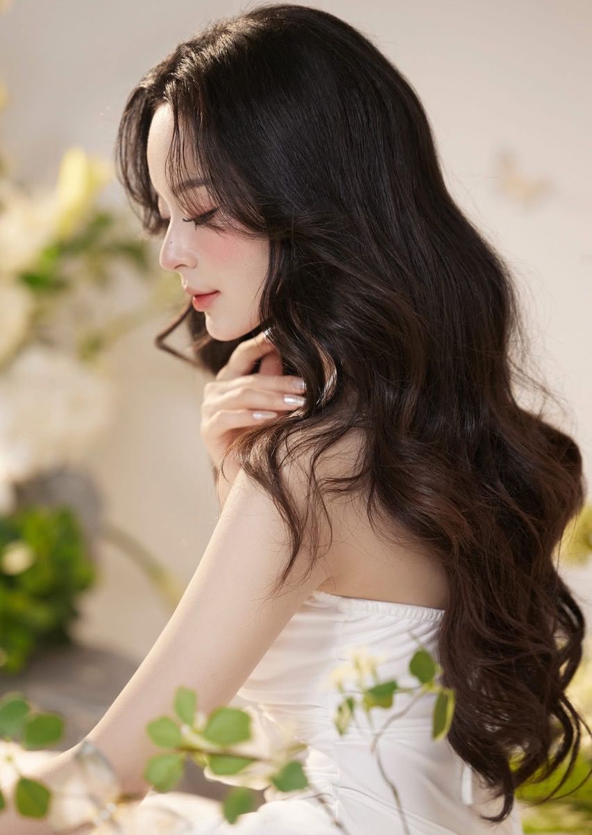 Co dang kinh doanh tai Ha Noi va tiep tuc khang dinh minh trong nhieu linh vuc nghe thuat khac nhau.