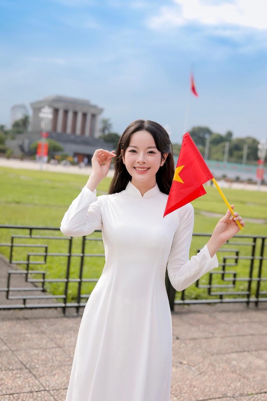 Ngan Ha chia se, quyet dinh tham gia Miss & Mister Ha Noi 2025 la mot buoc ngoat trong cuoc doi. 