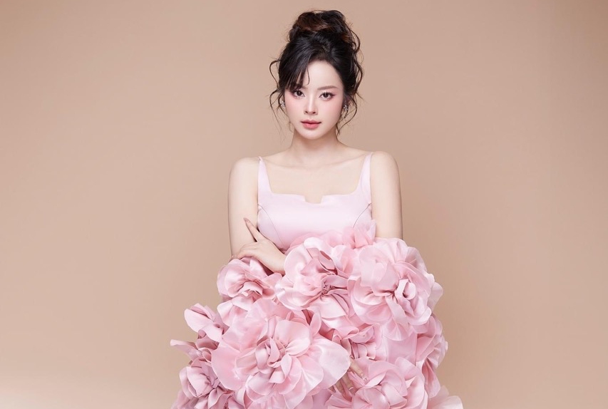 Truoc khi thu suc tai Miss & Mister Ha Noi 2025, Ngan Ha tung lot Top 5 sinh vien thanh lich cua Hoc vien Tai chinh.