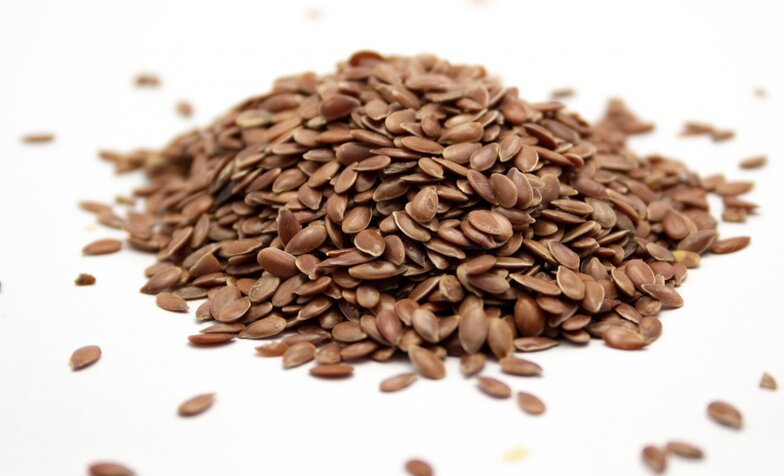 Eating raw flaxseeds is good for your health. Photo: Thuy Duong