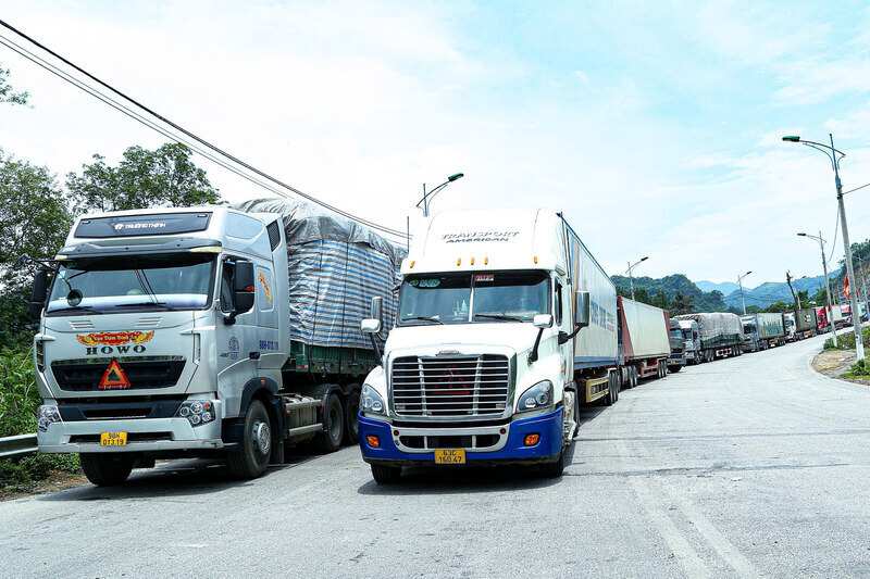 Trong 3 thang dau nam, tinh hinh xuat nhap khau qua cac cua khau tren dia ban Lang Son tiep tuc khoi sac. Anh: Khanh Linh