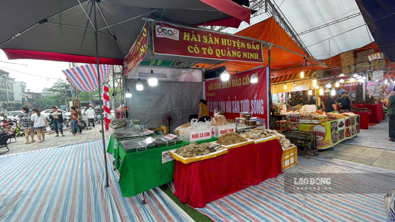 Day la dip de quang ba san pham OCCOP den nguoi dan. Anh: Dinh Dai