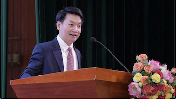 PGS.TS Nguyen Thanh Phuong, Vice Director de la Academia de Bancos, enfatizo que la profesion de planificacion financiera personal esta desempeñando un papel cada vez mas esencial en el ecosistema financiero moderno. Foto: El equipo organizador