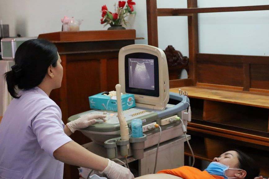 According to doctors, pregnant women need to be careful when drinking orange juice before the ultrasound. Photo: My Linh