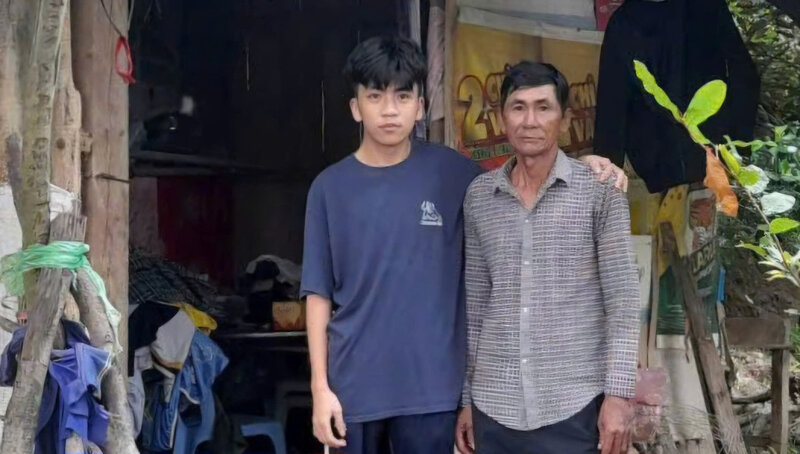 Grief over a student who had no mother, a traumatic brain injury, and was at risk of dropping out of school. Photo: Hoang Loc