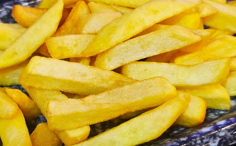 Eating too many French fries can affect the weight loss process. Photo: Han Nghien