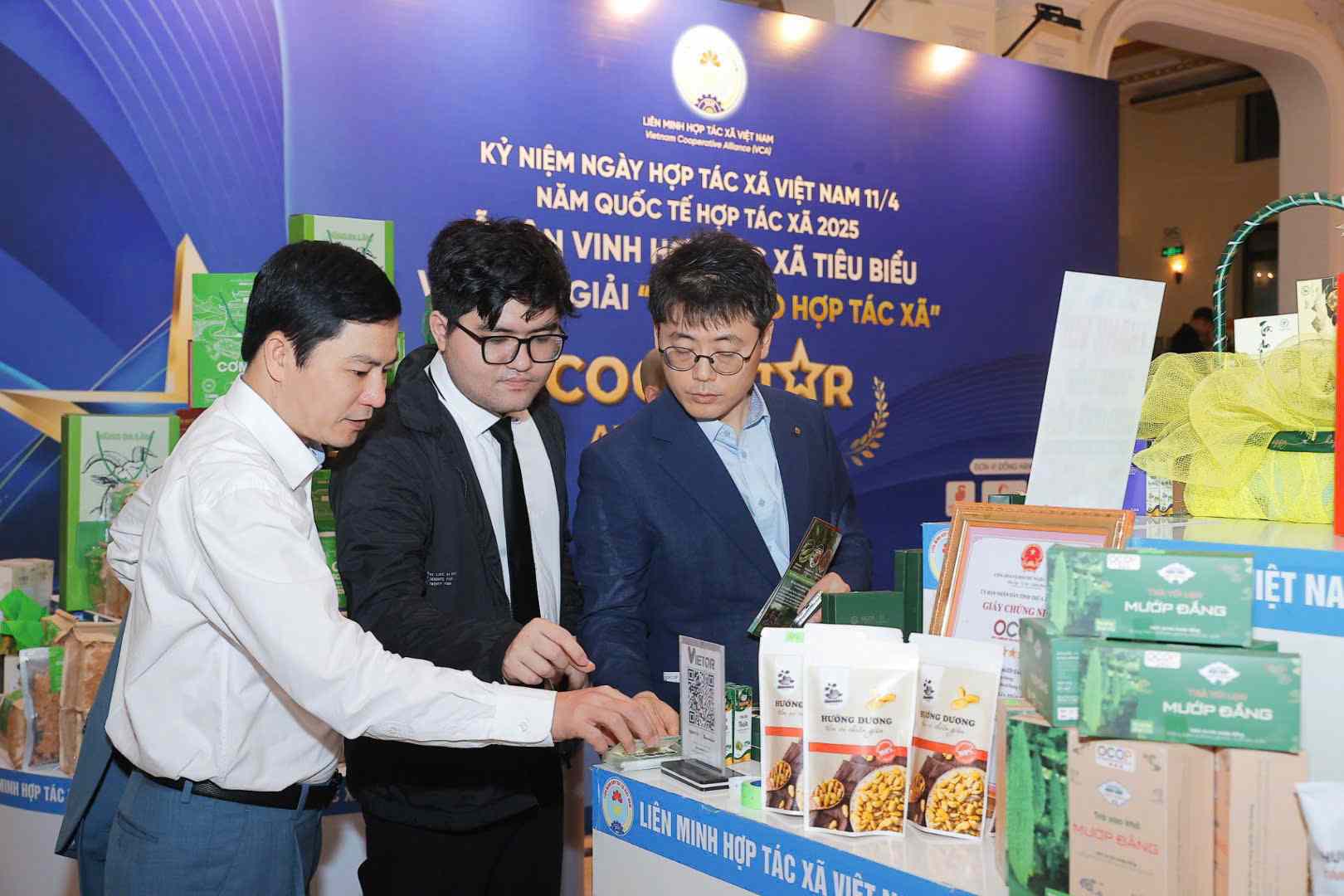 Reducing procedures, supporting cooperatives to relieve their "thirst" for capital. Photo: Khanh Lam