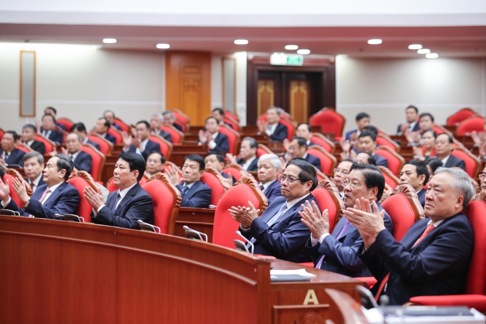 The 11th Central Conference of Session XIII took place from 10-12.4 at the Party Central Committee. Photo: Nhat Bac