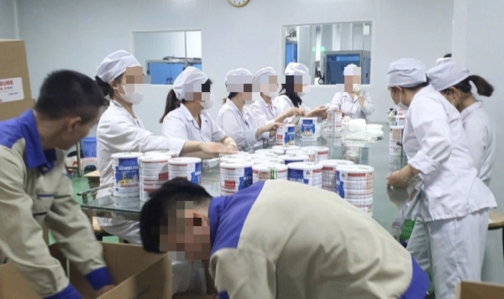 Images of canned workers at the fake milk production facility, preparing to launch the consumption market. Image source: People's Police Newspaper