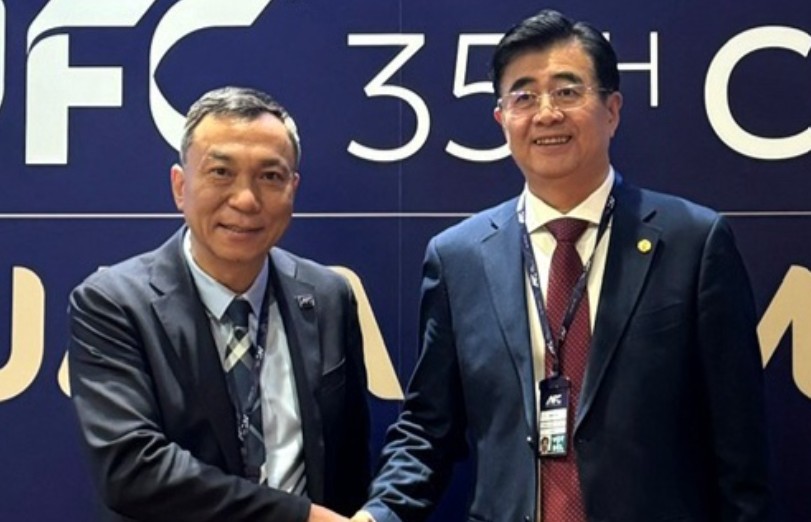 VFF Vietnam President Tran Quoc Tuan (left) and CFA China President Song Kai at the 35th AFCFC Championship. Photo: VFF