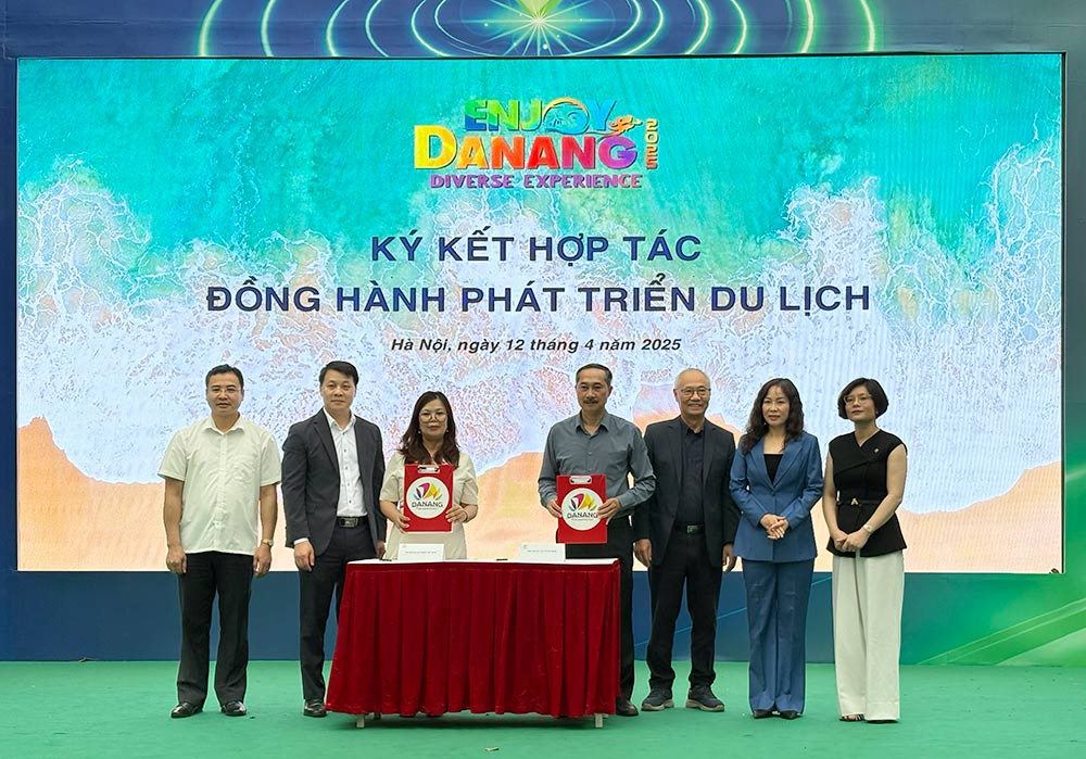 Hiep hoi Du lich Da Nang va Chi hoi Du lich MICE Viet Nam ky ket hop tac, dong hanh trien khai chuong trinh kich cau du lich.