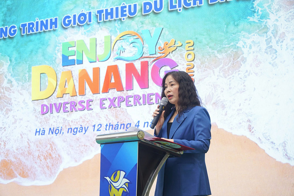 Ba Truong Thi Hong Hanh, Giam doc So Du lich Da Nang phat bieu tai chuong trinh gioi thieu du lich Da Nang.