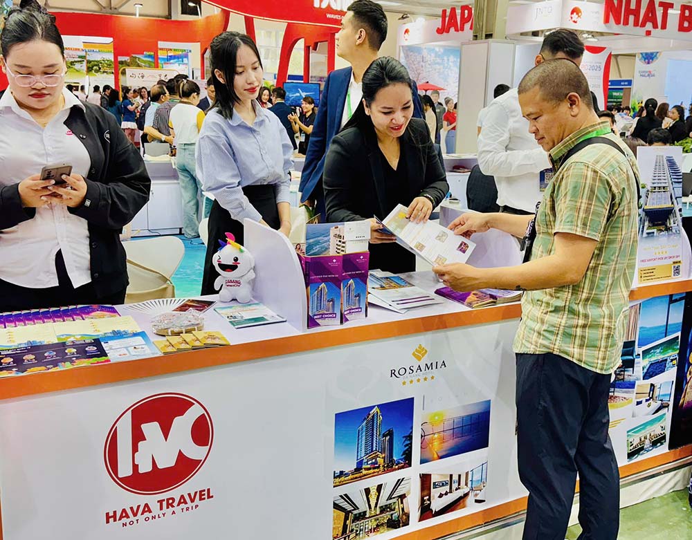 Rosamia Da Nang Hotel cung mang den hoi cho lan nay nhieu qua tang, voucher danh cho khach tham quan nham tang do nhan dien cua khach san tai Da Nang.