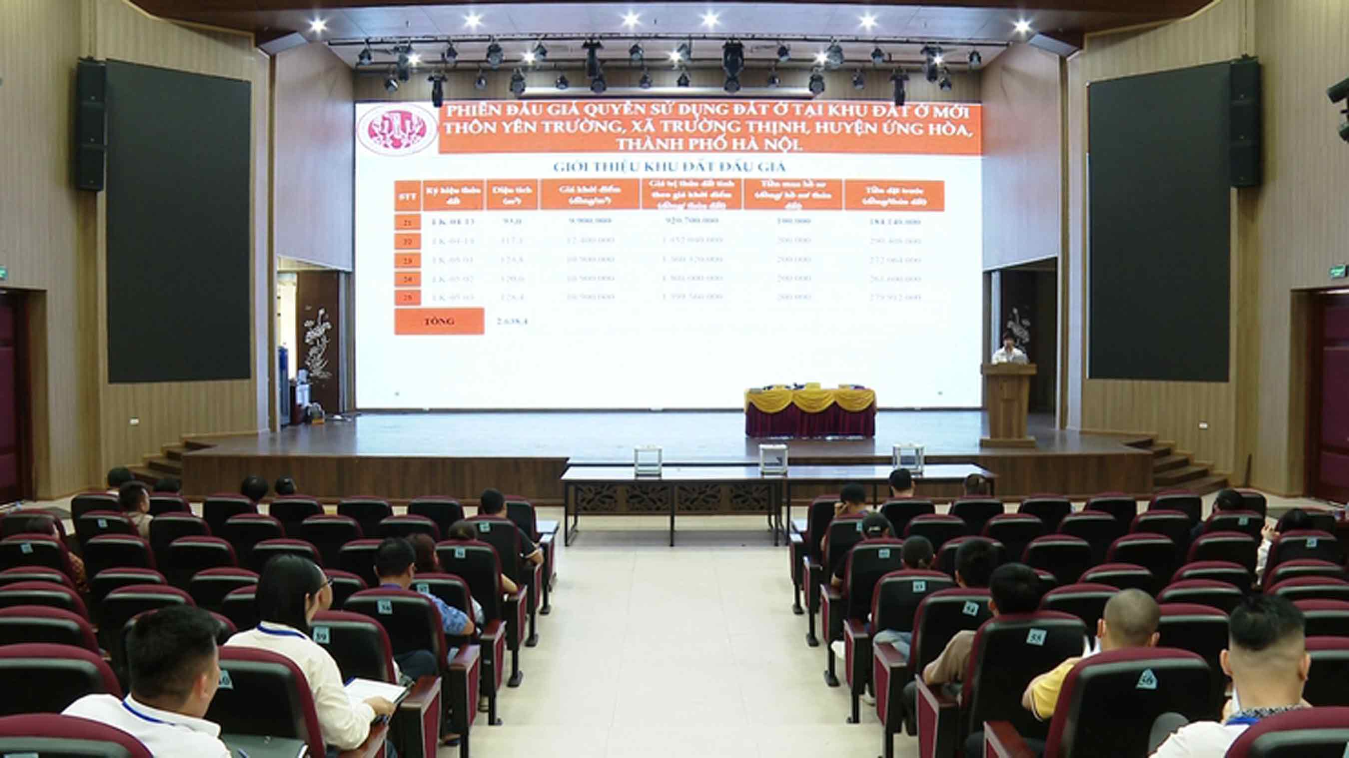 Quang canh phien dau gia dat. Anh: UBND huyen Ung Hoa