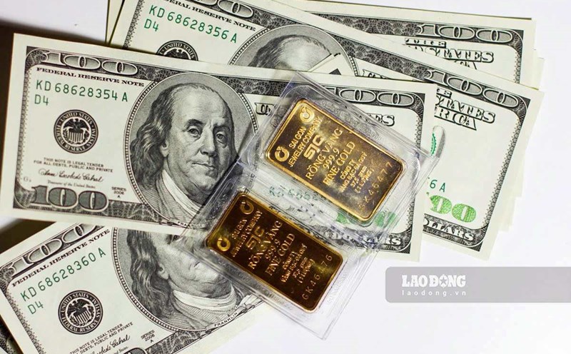 Gold and USD prices fluctuated due to US tariff policies. Photo: Hai Nguyen