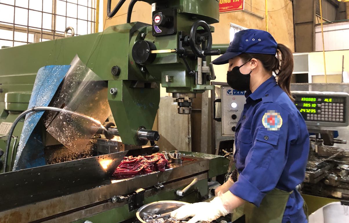 Como calcular la politica de renuncia para los funcionarios de defensa en funcion de la circular y efectiva del Ministerio de Defensa. Obra de arte: Que Chi