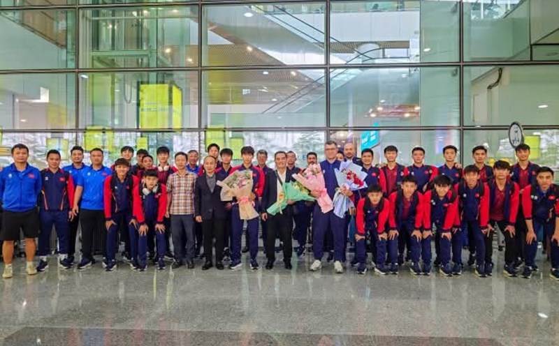 U17 Vietnam returned home in the morning of April 13. Photo: VFF