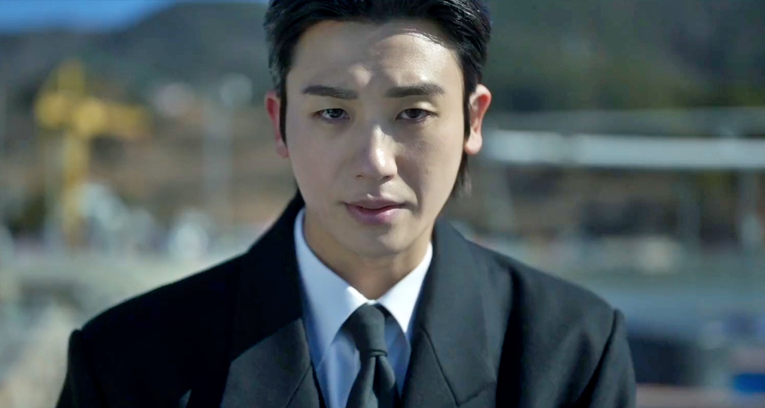 Park Hyung Sik in the final scene. Photo cut from the movie buried Heart