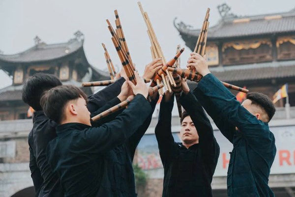 Lễ hội Tràng An năm nay được tổ chức với nhiều hoạt động văn hóa, văn nghệ đặc sắc. Ảnh: Nguyễn Trường