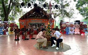 Hàng nghìn du khách đổ về Buôn Đôn vui Tết Bunpimay cổ truyền của người Lào