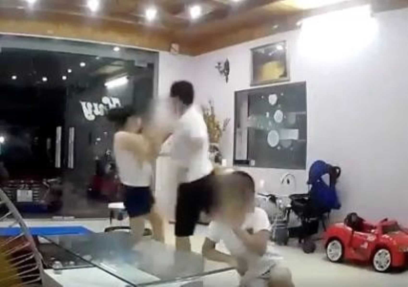 A man beat his wife in front of his son in Bac Kan. Then he apologized to his wife and his family back to normal. Photo cut from clip