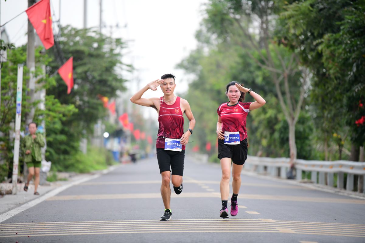 El medio maraton "Orgullo de mi patria" 2025 ha propagado un fuerte espiritu deportivo. Imagen de Quang Liem