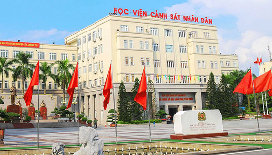 The Ministry of Public Security has consulted with the title of Hero of the People's Armed Forces to the People's Police Academy. Photo: Chinhphu.vn