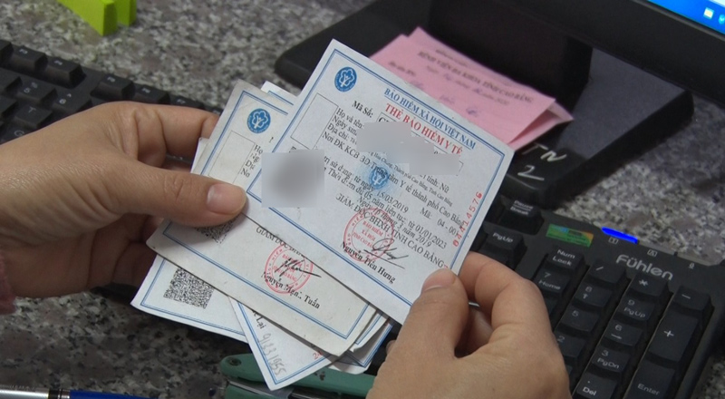 Cao Bang Provincial Social Insurance will not issue paper health insurance. Artwork: Tan Van