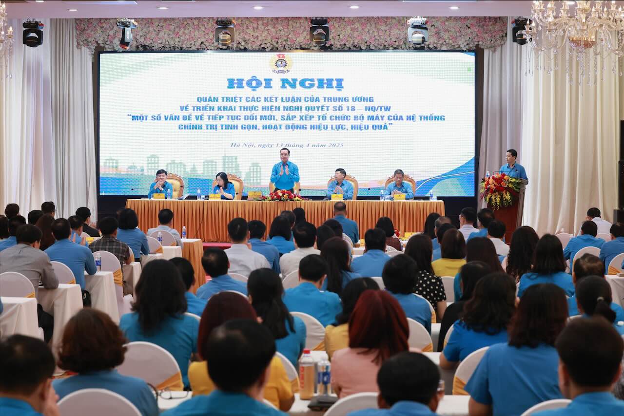 Overview of the Conference to thoroughly grasp the central conclusions on the implementation of Resolution No. 18. Photo: Hai Nguyen