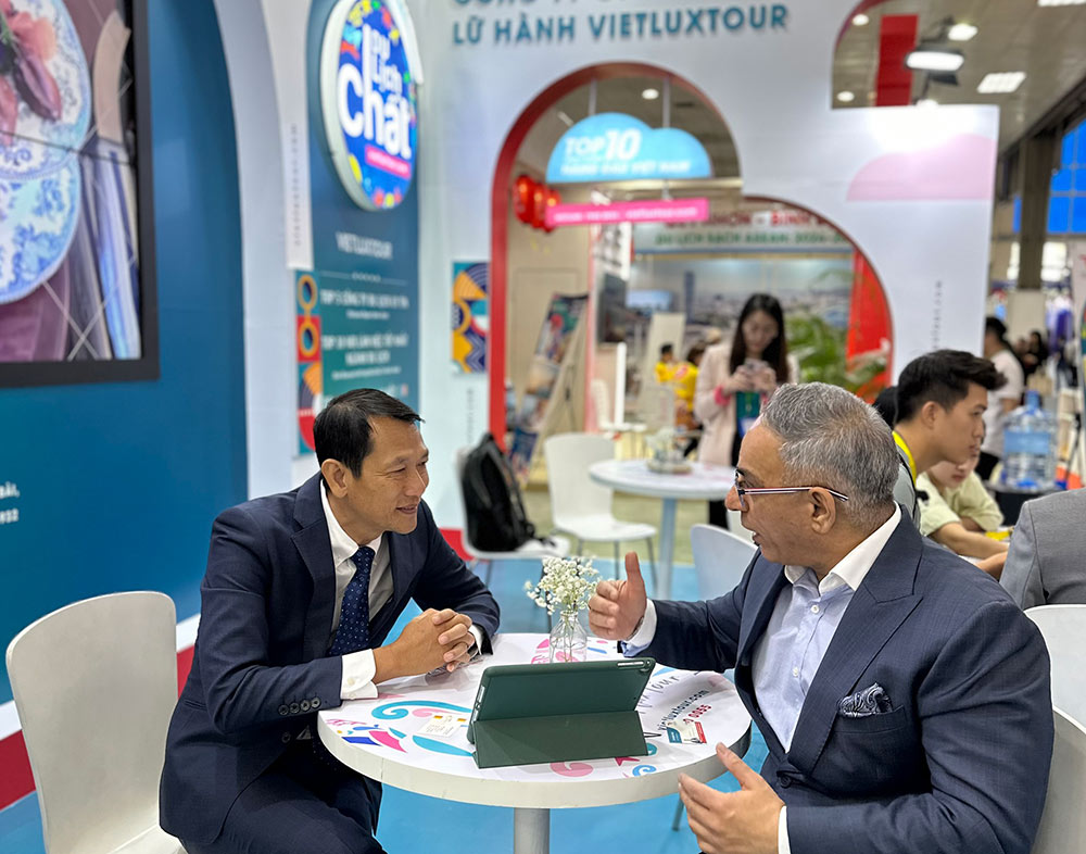 Cac doanh nghiep tich cuc thuc hien cac phien lam viec, gap go doi tac, nham tang cuong xuc tien, day manh kinh doanh, kich cau du lich. Anh: Bao Thu