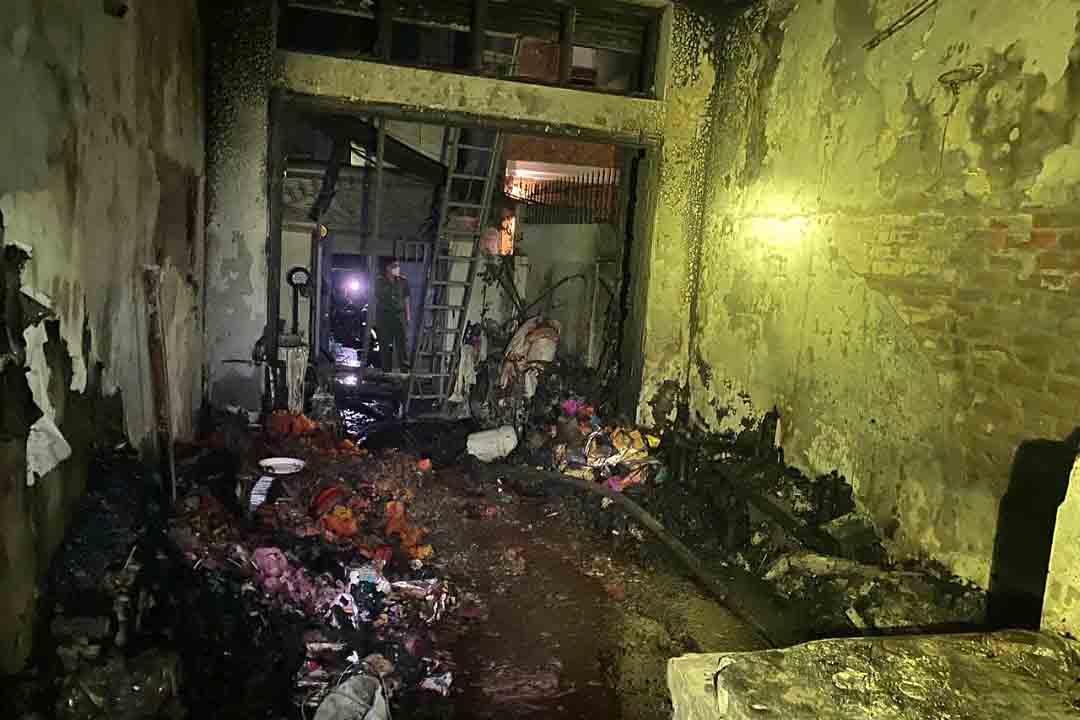 The scene of the 2 -storey house fire in Dong Da, dawn 13.4. Photo: Police provided