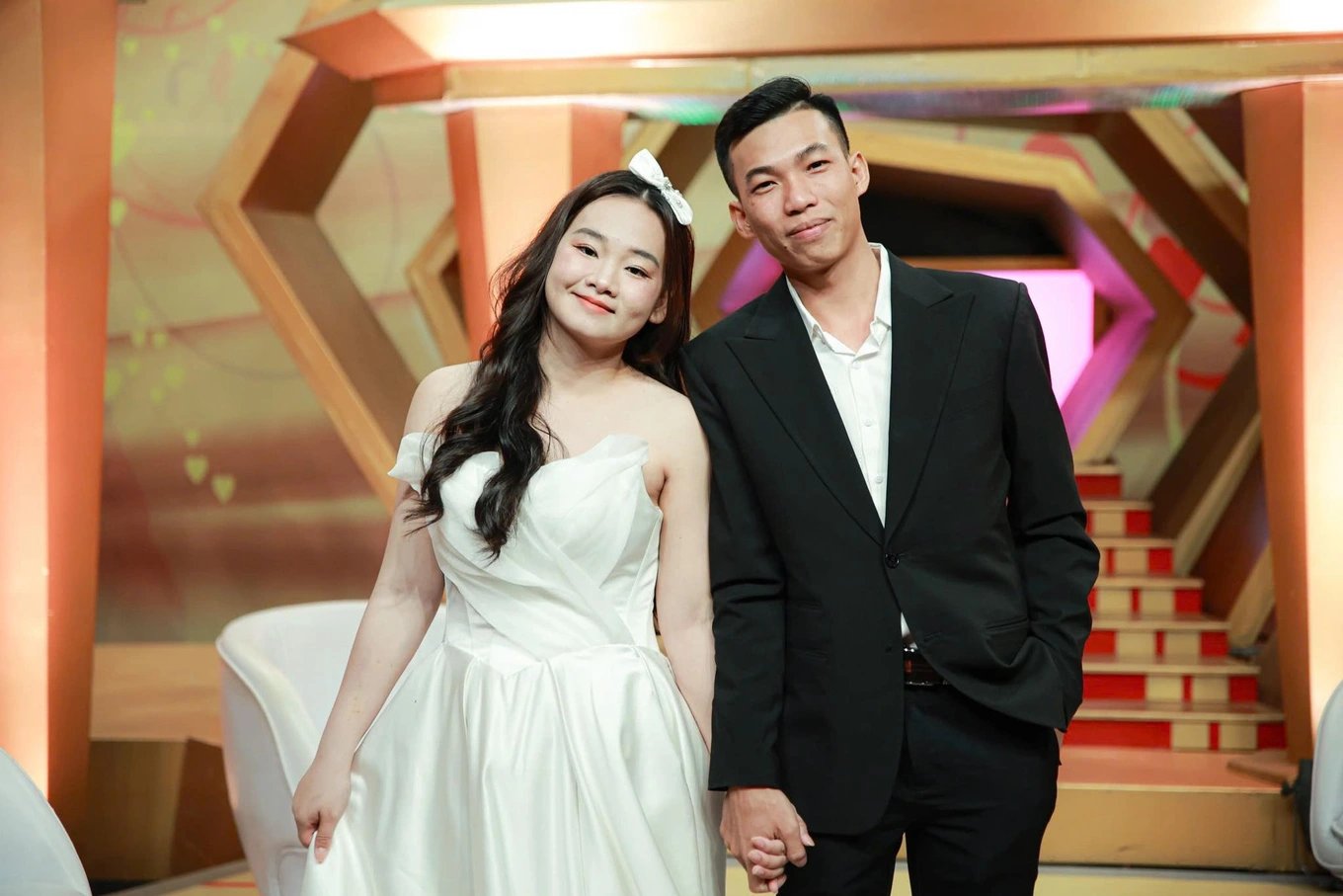 Male shipper and his wife at "Son couple". Photo: Manufacturer.