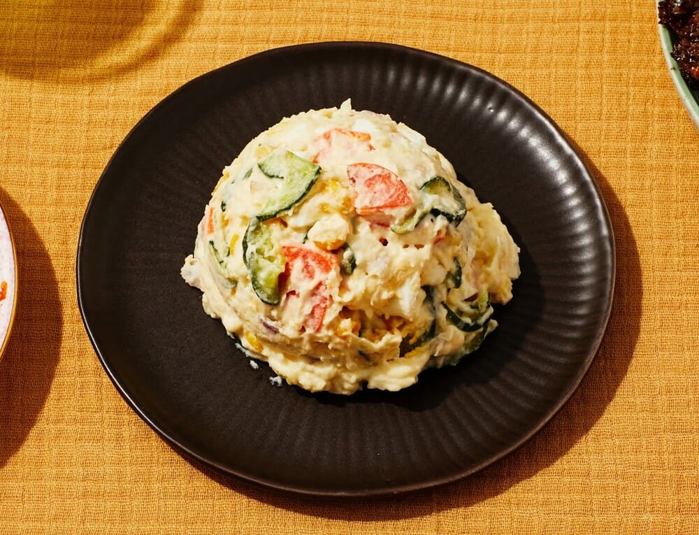 Salad khoai tây kiểu Hàn Quốc chế biến khá đơn giản nhưng mang lại nhiều dinh dưỡng tốt. Ảnh: Quốc Chung