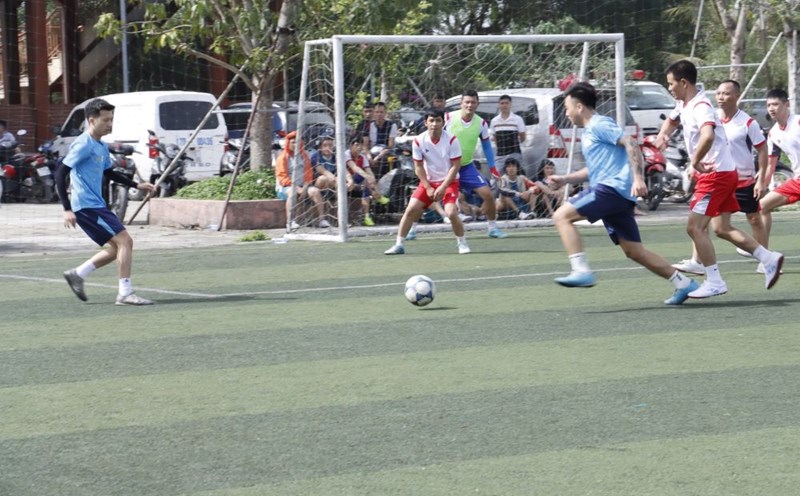 The teams devoted interesting matches, balls or right after the opening ceremony. Photo: Ba Manh