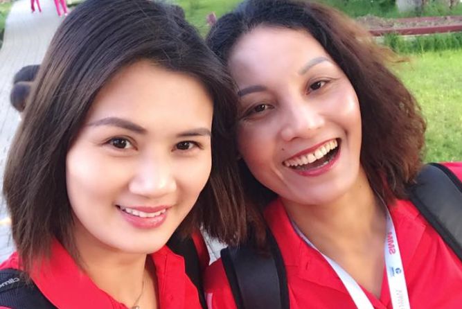 Two former volleyball players Pham Thi Kim Hue and Ha Thu Dau. Photo: Character provided